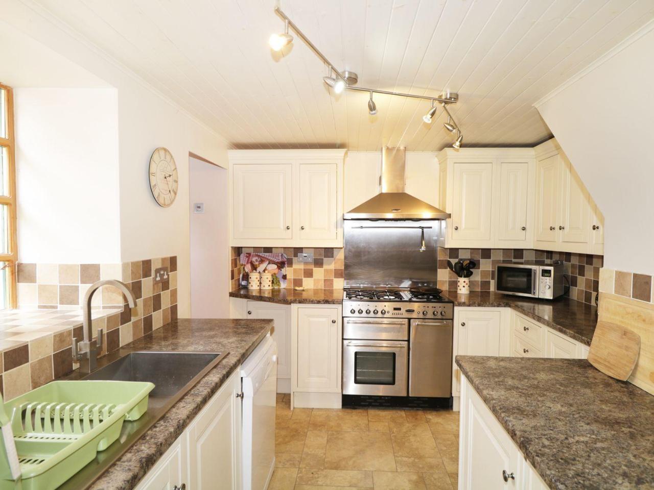 83 Seatown Villa Бъки Екстериор снимка